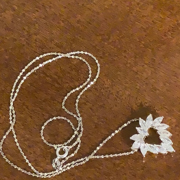 🦋 Beautiful silver and cz heart shaped necklace - Picture 2 of 7